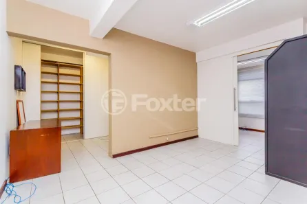 Sala Comercial à venda, 34m² no Passo da Areia, Porto Alegre