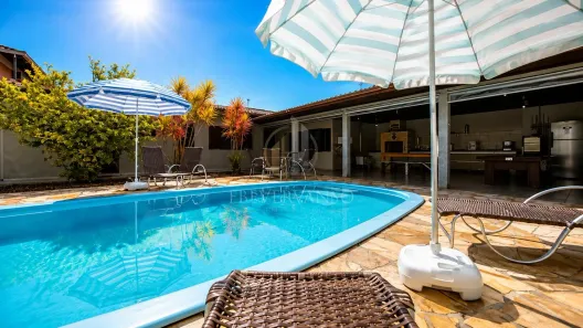 Casa com 6 Quartos para alugar, 300m² no Centro, Guaratuba
