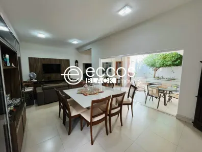Casa de Condomínio com 3 Quartos para alugar, 226m² no Jardim das Palmeiras, Uberlândia