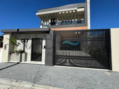 Sobrado com 4 Quartos à venda, 268m² no Balneário Flórida, Matinhos