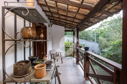 Casa com 4 Quartos à venda, 240m² no Mata Paca, Niterói
