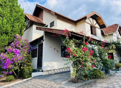 Sobrado com 3 Quartos à venda, 140m² no Loteamento Jardim Parque das Palmeiras, Serra Negra
