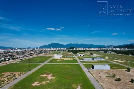 Lote/Terreno à venda, 718m² no Sertão do Maruim, São José