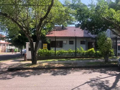 Casa com 3 Quartos para alugar, 230m² no Jardim Itu, Porto Alegre