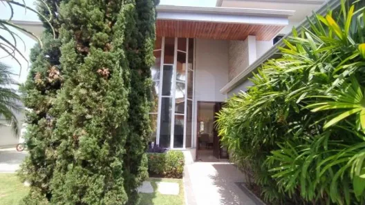 Sobrado com 5 Quartos para alugar, 590m² no Jardim Colina, Uberlândia
