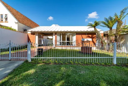 Casa com 3 Quartos para alugar, 128m² no São Braz, Curitiba