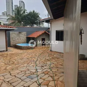 Casa com 3 Quartos para alugar, 200m² no Jardim Karaíba, Uberlândia