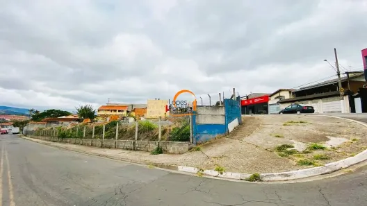 à venda, 1800m² no Jardim das Cerejeiras, Atibaia