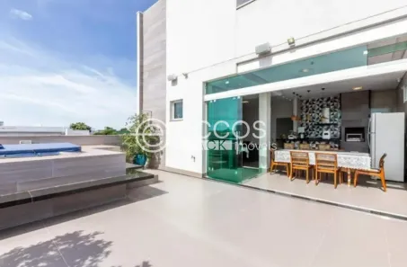 Casa com 3 Quartos para alugar, 350m² no Nossa Senhora Aparecida, Uberlândia