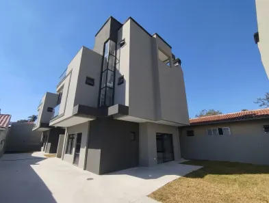 Sobrado com 3 Quartos à venda, 140m² no Novo Mundo, Curitiba