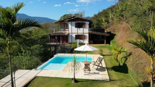 Casa de Condomínio com 4 Quartos à venda, 2215m² no Itaipava, Petrópolis