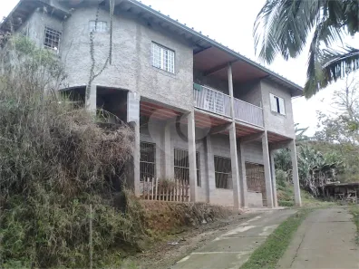 Fazenda/Sítio com 4 Quartos à venda, 200m² no São João, Itapevi