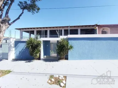 Sobrado com 4 Quartos para alugar, 450m² no Bancários, Londrina