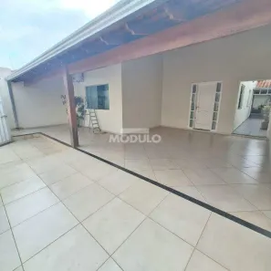 Casa com 3 Quartos para alugar, 200m² no Jardim Patrícia, Uberlândia
