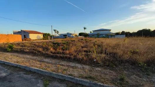 Lote/Terreno à venda, 375m² no Camará, Aquiraz