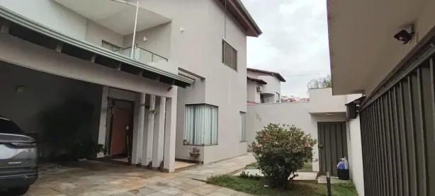 Sobrado com 4 Quartos à venda, 402m² no Jardim Karaíba, Uberlândia