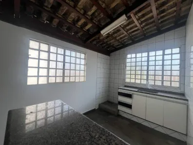 Casa com 2 Quartos para alugar, 55m² no Ipiranga, Divinópolis