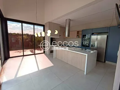 Casa de Condomínio com 4 Quartos à venda, 270m² no Granja Marileusa, Uberlândia