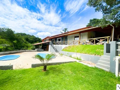 Fazenda/Sítio com 3 Quartos à venda, 700m² no Centro, Socorro