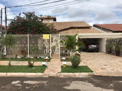 Casa com 3 Quartos à venda, 400m² no Carandá Bosque, Campo Grande