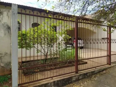 Casa com 3 Quartos à venda, 160m² no Jardim Londrilar, Londrina