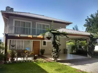 Casa com 3 Quartos à venda, 230m² no Mosela, Petrópolis