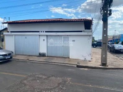 Casa com 3 Quartos para alugar, 162m² no Parque Piauí, Teresina
