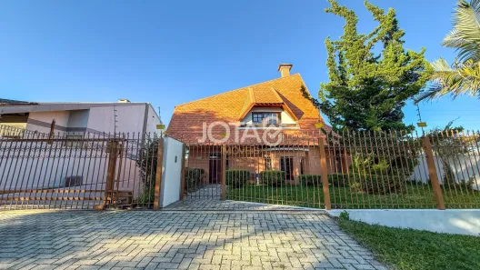 Casa com 3 Quartos para alugar, 256m² no Cascatinha, Curitiba