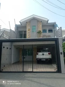 Sobrado com 3 Quartos à venda, 180m² no Jardim Monte Rei, Maringá
