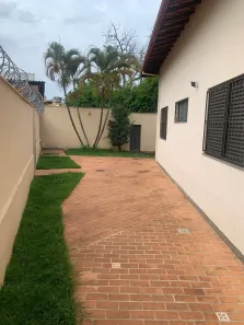 Casa com 3 Quartos para alugar, 360m² no Tijuca, Contagem