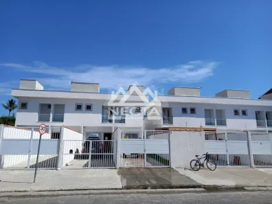 Casa com 2 Quartos para alugar, 76m² no Jardim Britânia, Caraguatatuba
