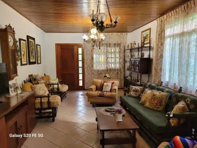 Casa com 3 Quartos à venda, 240m² no Passo da Areia, Porto Alegre