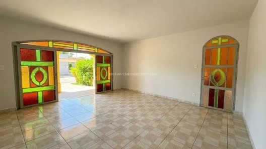 Casa com 3 Quartos para alugar, 197m² no Santa Marta, Uberaba