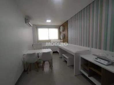 Sala Comercial para alugar, 15m² no Osvaldo Rezende, Uberlândia