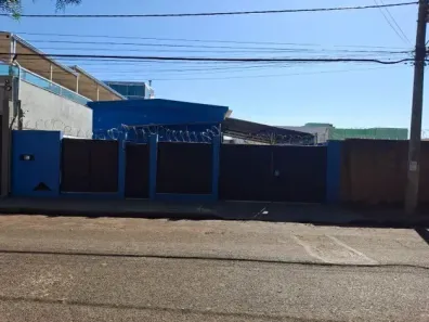 Prédio Comercial à venda, 360m² no Segismundo Pereira, Uberlândia