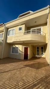 Sobrado com 3 Quartos à venda, 203m² no Novo Mundo, Curitiba