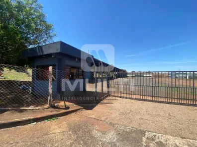 Casa com 1 Quarto para alugar, 1631m² no Distrito Industrial, Uberlândia