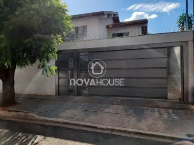 Sobrado com 3 Quartos à venda, 228m² no São Francisco, Campo Grande