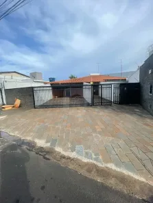 Casa com 4 Quartos à venda, 480m² no Centro, Araguari