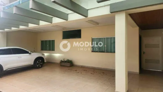 Imóvel Comercial com 3 Quartos para alugar, 220m² no Fundinho, Uberlândia