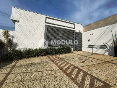 Prédio Comercial com 3 Quartos para alugar, 120m² no Tabajaras, Uberlândia