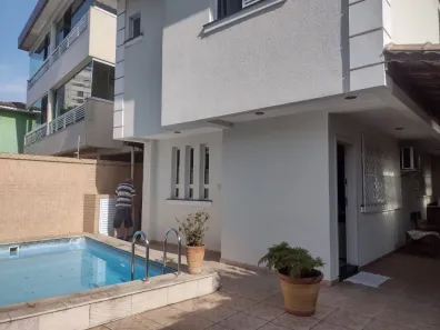 Sobrado com 3 Quartos à venda, 200m² no Aparecida, Santos