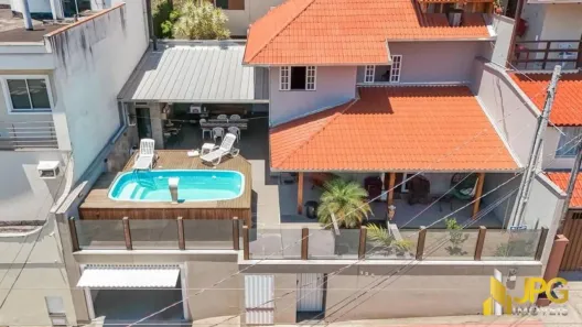 Casa com 3 Quartos à venda, 125m² no Ariribá, Balneário Camboriú