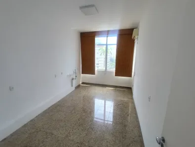 Ponto Comercial para alugar, 32m² no Catete, Rio de Janeiro
