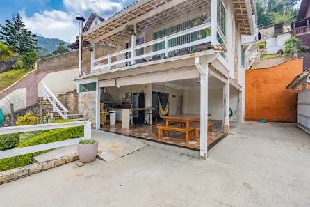 Casa com 3 Quartos à venda, 208m² no Mosela, Petrópolis