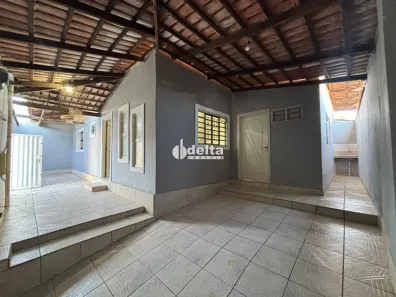 Casa com 3 Quartos para alugar, 80m² no Segismundo Pereira, Uberlândia