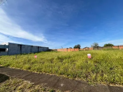 Lote/Terreno à venda, 300m² no Loteamento Residencial Pequis, Uberlândia