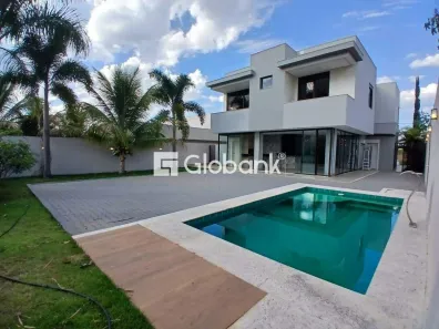 Casa com 4 Quartos à venda, 360m² no Residencial Grand Royale, Montes Claros