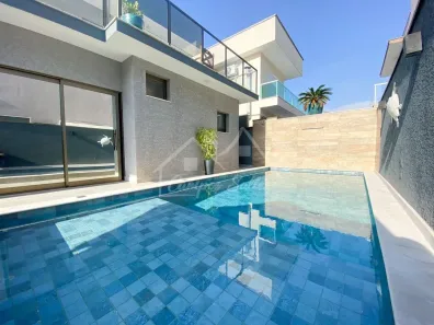 Sobrado com 4 Quartos à venda, 245m² no , Peruíbe
