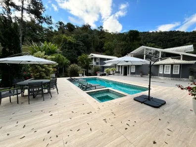 Casa de Condomínio com 4 Quartos à venda, 500m² no Itaipava, Petrópolis